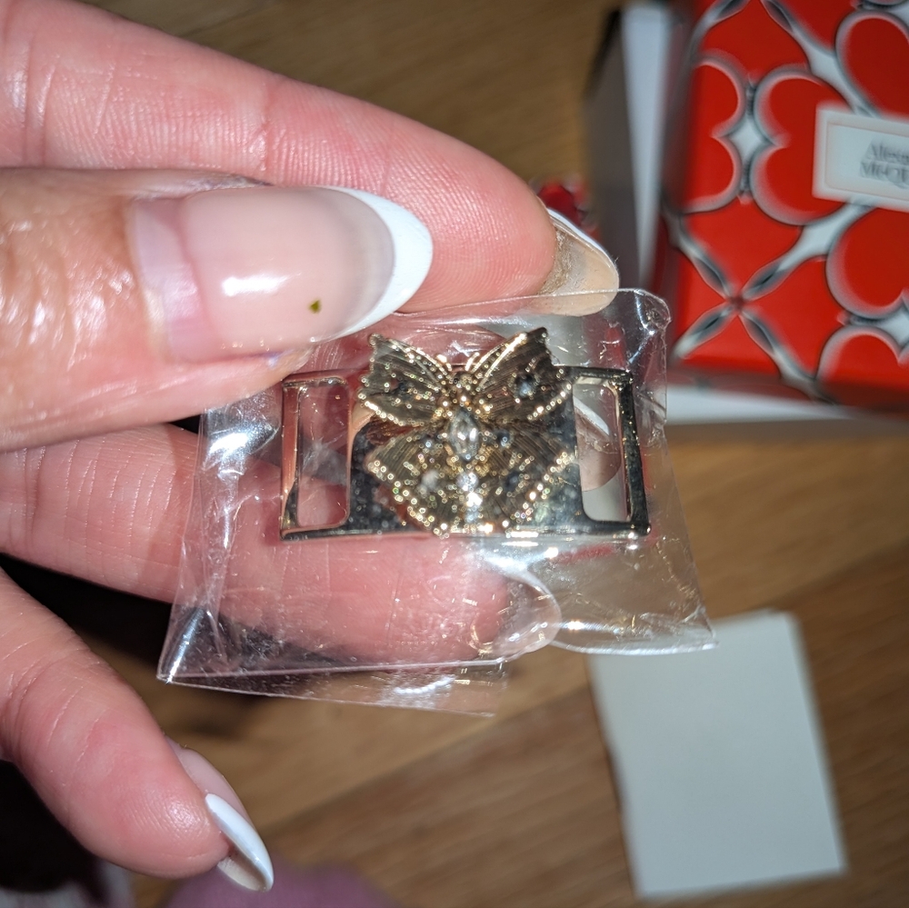 21. NEW ALEXANDER MCQUEEN BUTTERFLY SHOELACE PLATE - Picture 6 of 7